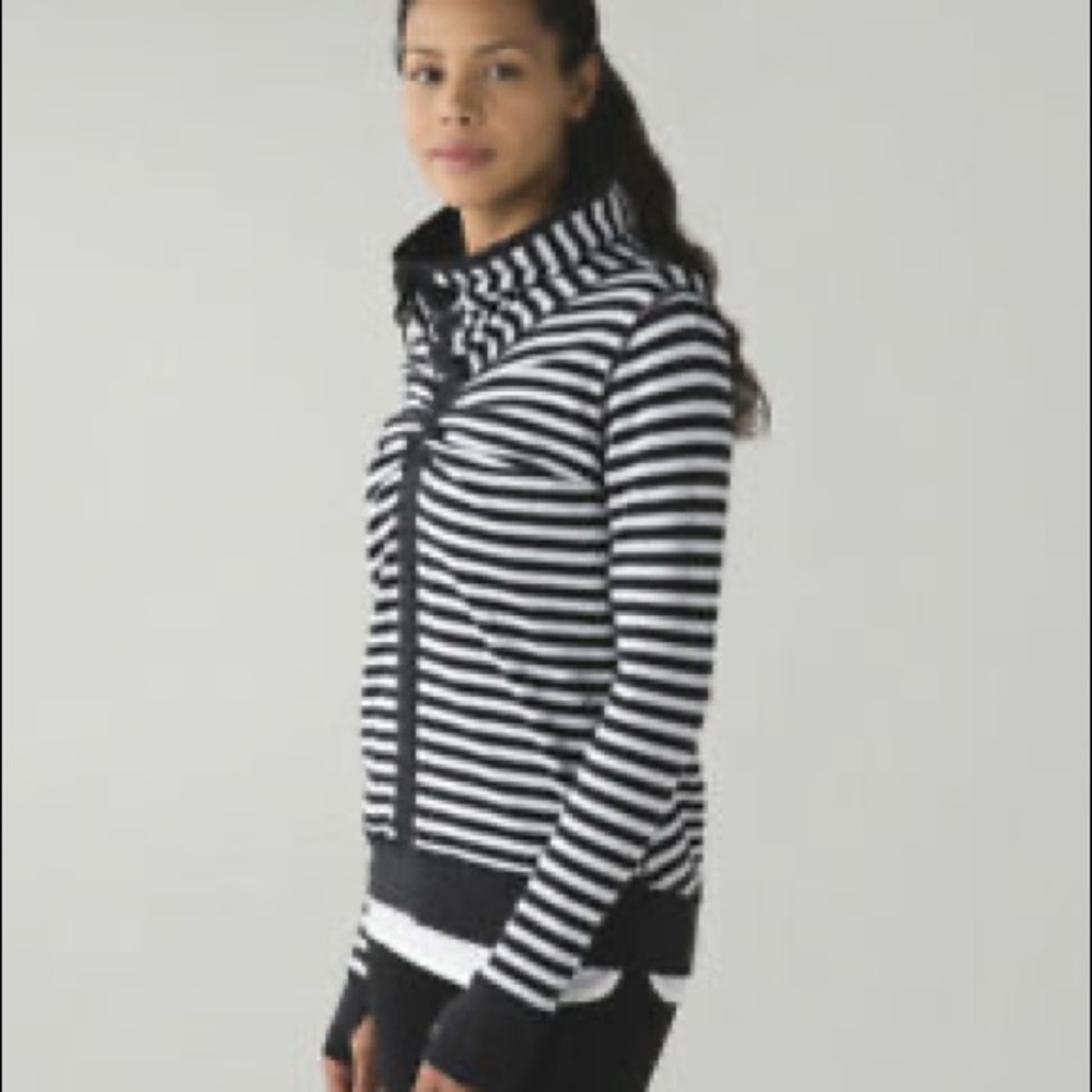 ❌sold❌Lululemon In A Cinch reversible hoodie - Picture 3 of 8